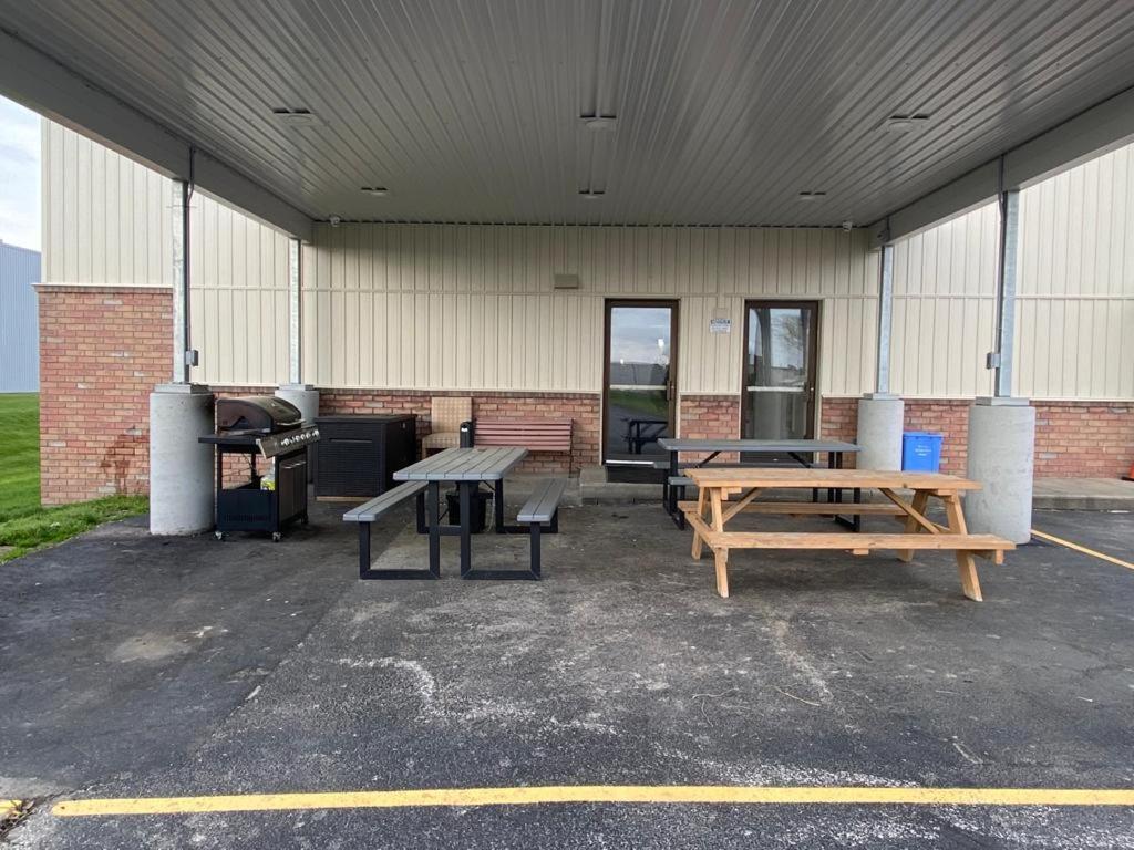 Wallaceburg Inn Екстер'єр фото
