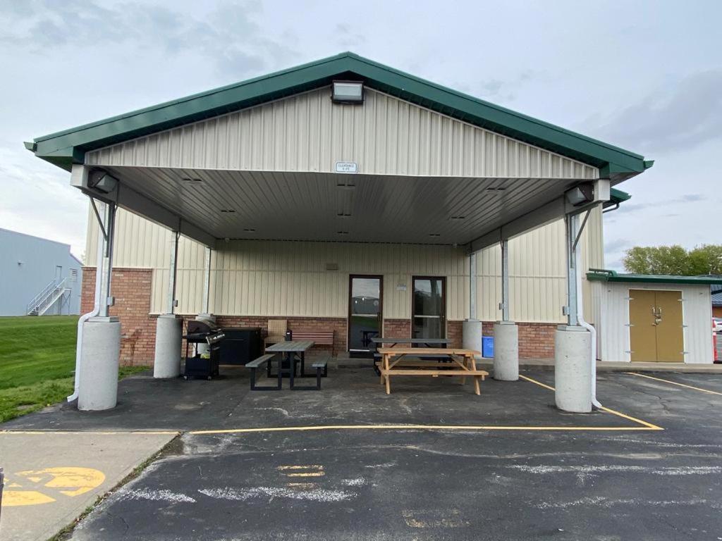 Wallaceburg Inn Екстер'єр фото