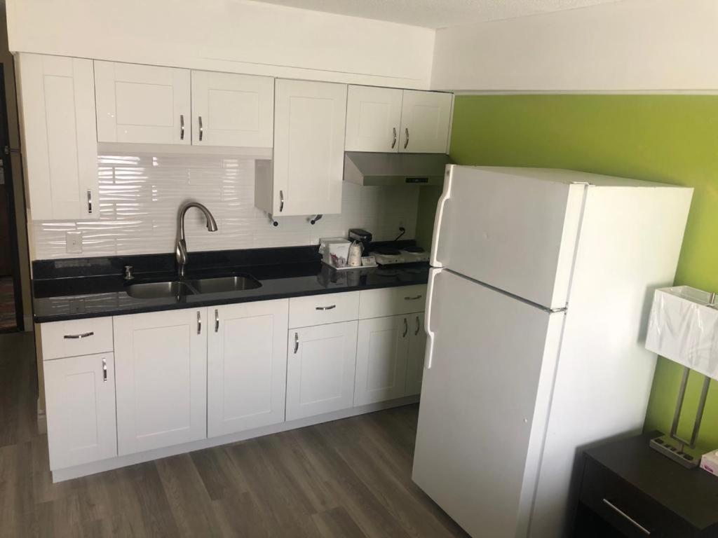 Wallaceburg Inn Екстер'єр фото