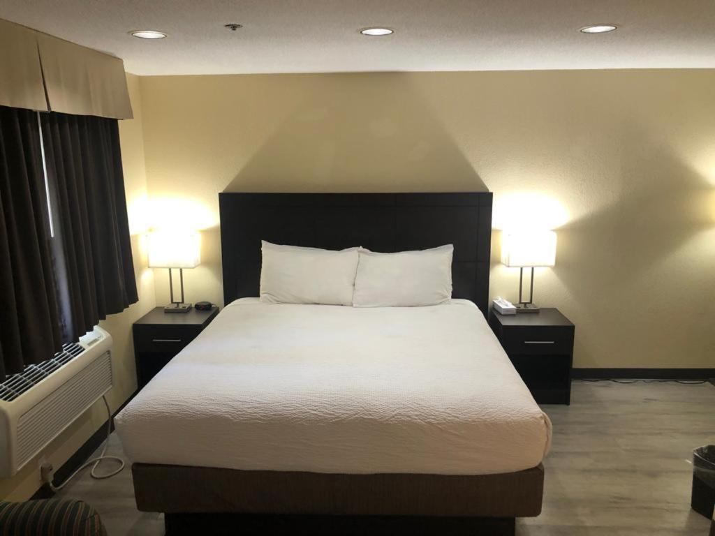 Wallaceburg Inn Екстер'єр фото