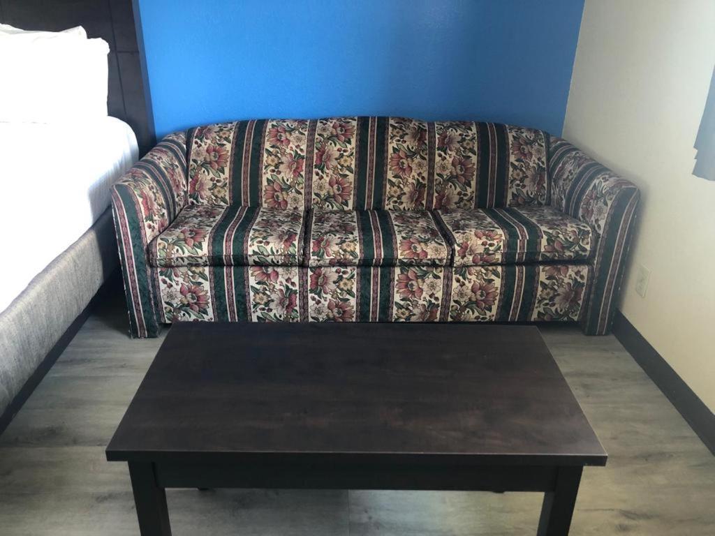 Wallaceburg Inn Екстер'єр фото